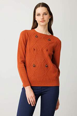 Desen Triko Kadın Sıfır Yaka Önü Baklavalı Nakış İşlemeli Kazak 25208 Kiremit