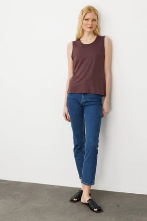 Desen Triko Kadın Sıfır Yaka Flamlı Kumaş Basic Askılı T-Shirt 24086 Kahverengi