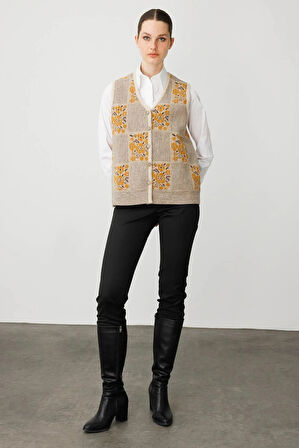 Desen Triko Kadın Pıtırcık Çiçekli Patchwork Keçe Yün Yelek 24084 Bej-Hardal