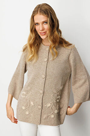 Desen Triko Kadın Dik Yaka Çiçek Desenli Kısa Yün Ceket 25015 K. Bej