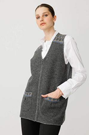 Desen Triko Kadın V Yaka Önü Keçe Fermuarlı Kısa Yün Yelek 25017 Füme