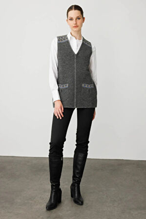 Desen Triko Kadın V Yaka Önü Keçe Fermuarlı Kısa Yün Yelek 25017 Füme