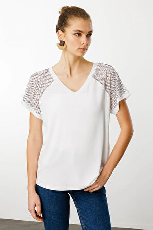 Desen Triko Kadın V Yaka Omuzları Taş Baskılı Penye T-Shirt 25836 Beyaz