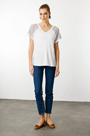 Desen Triko Kadın V Yaka Omuzları Taş Baskılı Penye T-Shirt 25836 Beyaz