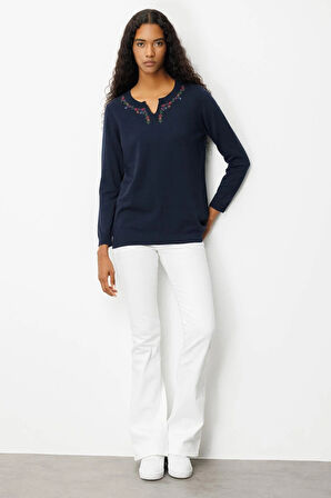 Desen Triko Kadın Sıfır Yaka Yakası Çiçek Nakış İşlemeli Bluz 25094 Koyu Lacivert