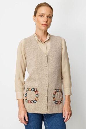 Desen Triko Kadın V Yaka Cebi Tığlamalı Yün Yelek 25020 K. Bej