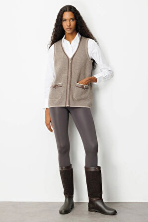 Desen Triko Kadın V Yaka Cebi Nakış İşlemeli Yün Yelek 25030 K. Bej