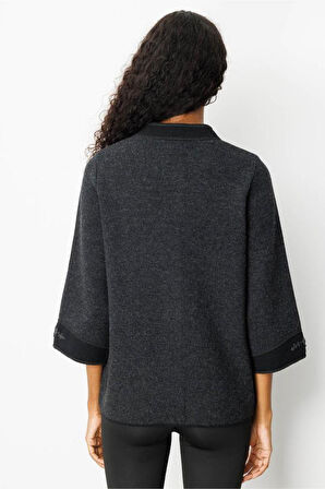 25033 DESEN TRİKO KOL AĞIZI YAKASI KORDENE NAKIŞ İŞLEMELİ DİK YAKA TRUVAKAR KOL KISA KABAN