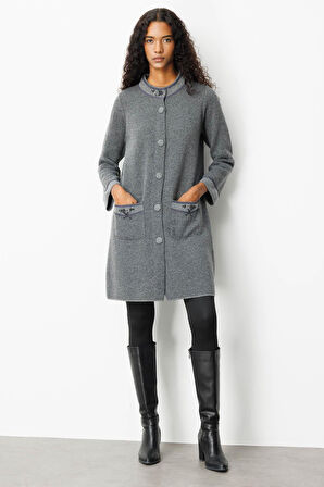 Desen Triko Kadın Dik Yaka Kolu ve Cebi Nakış İşlemeli Uzun Yün Kaban 25034 Füme