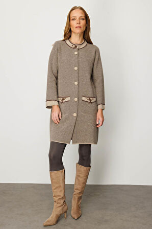 Desen Triko Kadın Dik Yaka Kolu ve Cebi Nakış İşlemeli Uzun Yün Kaban 25034 K. Bej