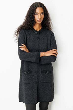 Desen Triko Kadın Dik Yaka Kolu ve Cebi Nakış İşlemeli Uzun Yün Kaban 25034 Siyah