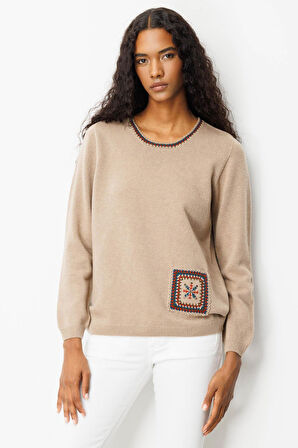 Desen Triko Kadın Sıfır Yaka Cebi ve Yakası Tığlamalı Yün Kazak 25201 Bej