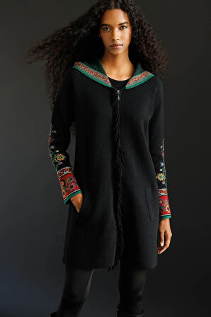 Desen Triko Kadın Kapüşonlu Kilim Jakarlı Püsküllü Yün Kaban 25056 Siyah