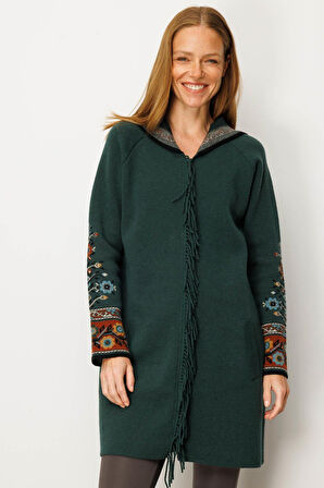 Desen Triko Kadın Kapüşonlu Kilim Jakarlı Püsküllü Yün Kaban 25056 Yeşil