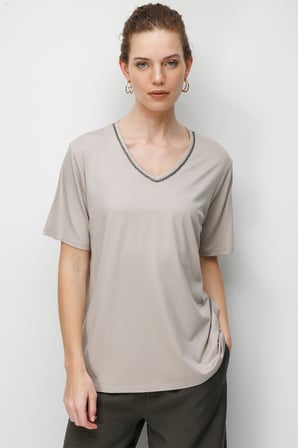 Desen Triko Kadın V Yaka Yaka Kenarı Zincirli Penye T-Shirt 26707 Bej
