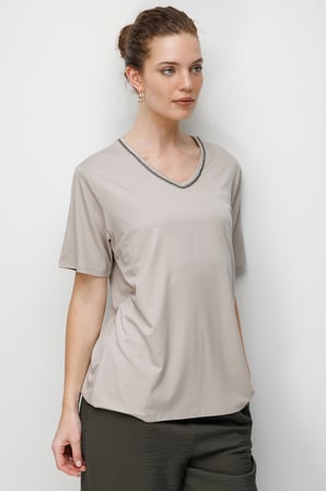 Desen Triko Kadın V Yaka Yaka Kenarı Zincirli Penye T-Shirt 26707 Bej