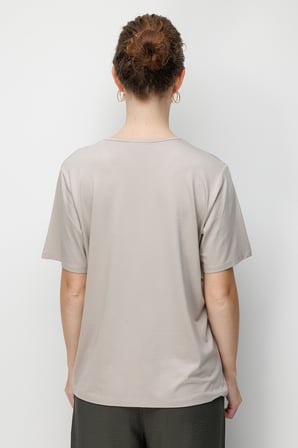Desen Triko Kadın V Yaka Yaka Kenarı Zincirli Penye T-Shirt 26707 Bej