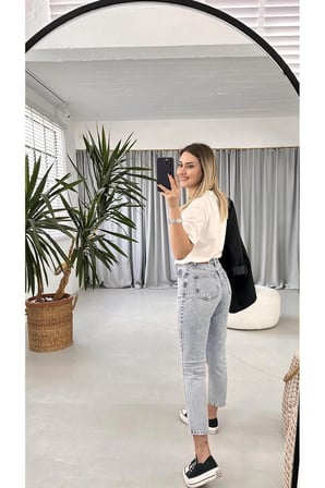 Linda Açık Mavi Likralı Kar Yıkama Mom Jean Pantolon 2025 Kles