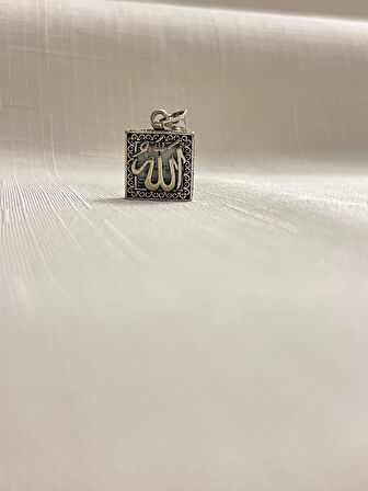 ALLAH YAZILI KARE 925 AYAR GÜMÜŞ CEVŞEN KOLYE UCU