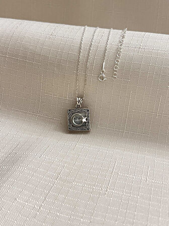 BAYRAK KARE CEVŞEN 925 AYAR GÜMÜŞ KOLYE