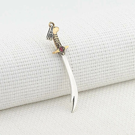 Hz Ali Yazılı Zulfikar Kırmızı Taşlı  925 Ayar Gümüş Erkek Kolye Ucu