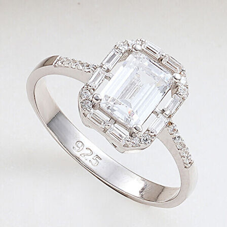 Tek Taş  Baget 925 Ayar Gümüş Kadın Yüzük