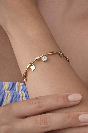 Kırmızı Taşlı Kalp Figürlü Altın Kaplama Çelik Kadın Charm Bileklik