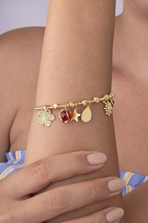 Kırmızı Yeşil Taşlı Yıldız Yonca Motifli Altın Kaplama Kadın Çelik Charm Bileklik
