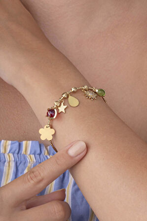 Kırmızı Yeşil Taşlı Yıldız Yonca Motifli Altın Kaplama Kadın Çelik Charm Bileklik