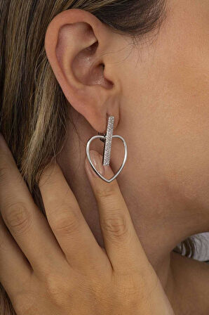 Gümüş Pazarım  Kalp Motifli Beyaz Taşlı Gümüş Kadın J Küpe