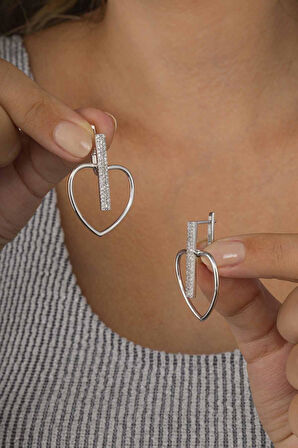 Gümüş Pazarım  Kalp Motifli Beyaz Taşlı Gümüş Kadın J Küpe