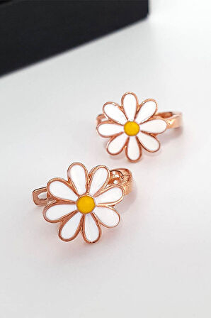 Gümüş Pazarım Mineli Papatya Motifli Gümüş J Küpe