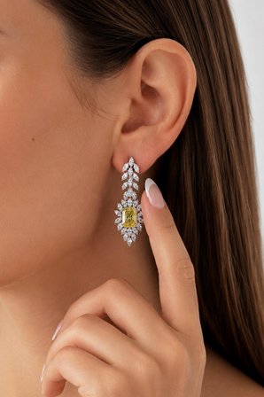 Gümüş Pazarım Prenses Serenadı Sarı Taşlı Detaylı Gümüş Küpe