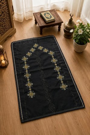 Çeyizlik Kanaviçe Etamin İşleme Nakışlı Siyah Seccade 70 X 120