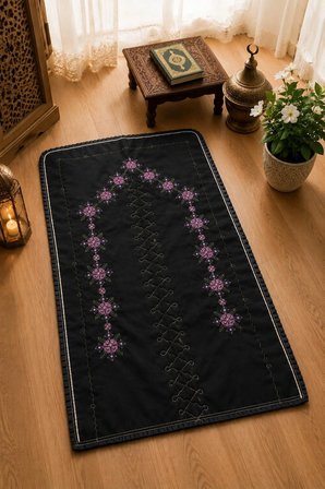 Çeyizlik Kanaviçe Etamin İşleme Nakışlı Siyah Seccade 70 X 120
