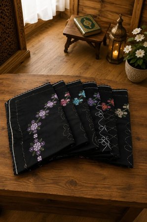 Çeyizlik Kanaviçe Etamin İşleme Nakışlı Siyah Seccade 70 X 120