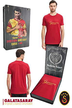 Galatasaray Orijinal Lisanslı Kırmızı Erkek T-Shirt Metin Oktay Baskılı Hediyelik Ahşap Kutulu