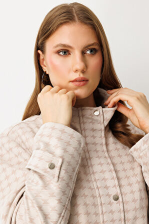 Ekol Kadın Büyük Beden Beli Lastikli Kazayağı Desenli Trenç 7541 Kum