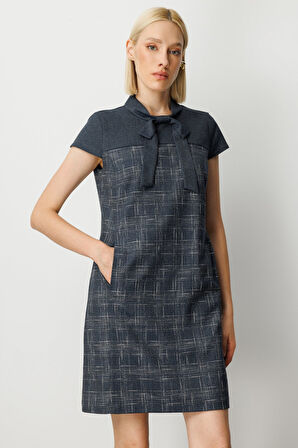 Ekol Kadın Yakası Fiyonk Detaylı Desenli Elbise 4019 Lacivert