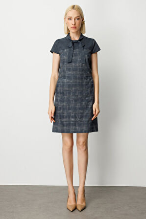 Ekol Kadın Yakası Fiyonk Detaylı Desenli Elbise 4019 Lacivert