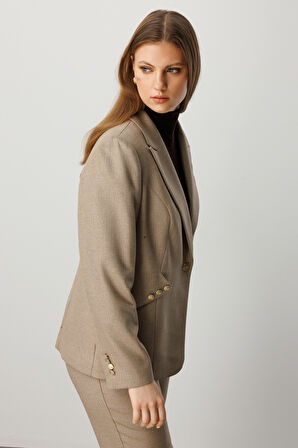 Ekol Kadın Büyük Beden Omzu Vatkalı Süs Düğmeli Ceket 5533 Camel