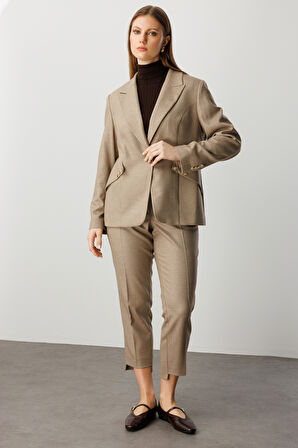 Ekol Kadın Büyük Beden Omzu Vatkalı Süs Düğmeli Ceket 5533 Camel