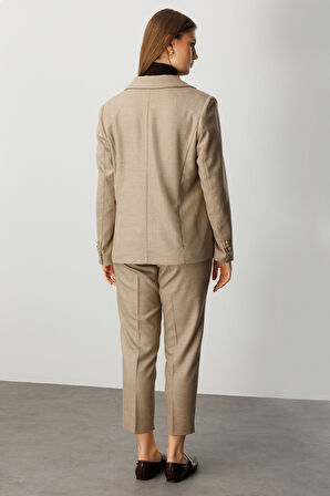 Ekol Kadın Büyük Beden Omzu Vatkalı Süs Düğmeli Ceket 5533 Camel