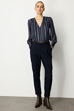 Beli Kemerli Dar Paça Pantolon 