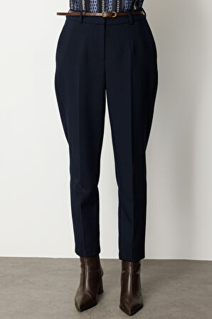 Beli Kemerli Dar Paça Pantolon 