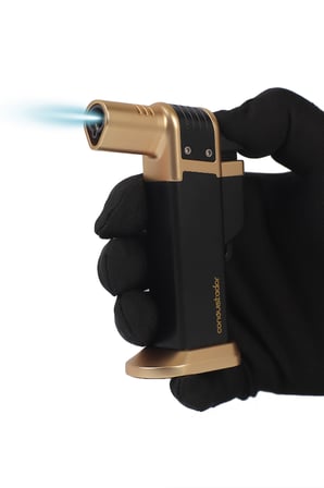 Conquistador Tek Torch Pürmüz Gold Siyah Masa Tipi Plastik Puro Çakmağı CNQ-039