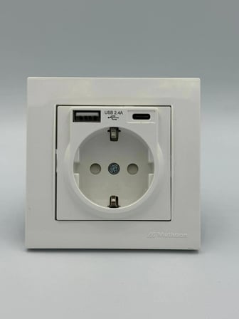MUTLUSAN RİTA USB+TYPE-C Lİ TOPRAKLI PRİZ BEYAZ
