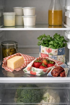 Numi Naturals Balmumu Gıda Saklama Bezleri – Premium 3’Lü Set (30×30 Cm) - Strawberry Cottage Serisi