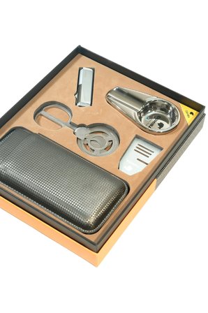 Cohiba 3 Torch Çakmak Makas Sehpa Küllük Kılıf Beşli Puro Seti TR9868