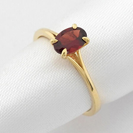Garnet Oval Tektaş Yüzük
